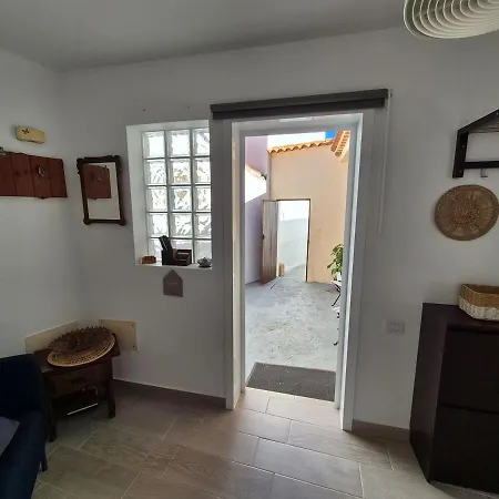 An Oasis In The Middle Of Spanish Style アパート La Sabinita
