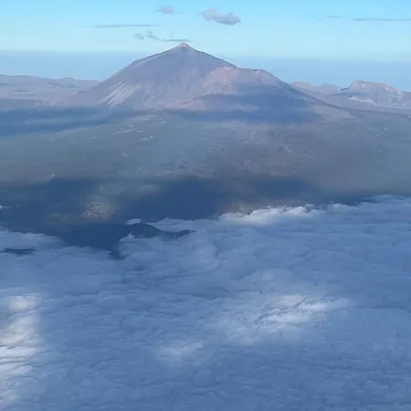 An Oasis In The Middle Of Spanish Style 아파트